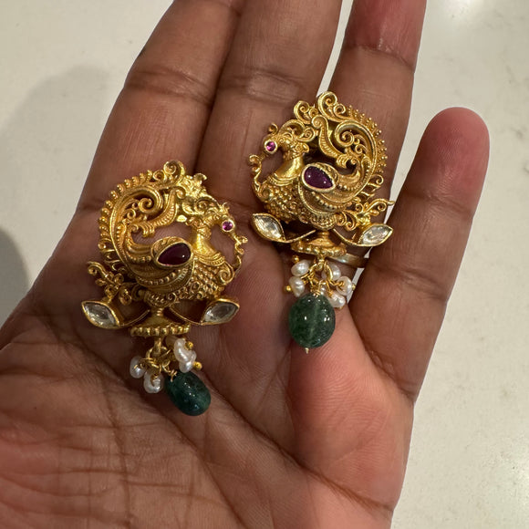 The gold tone  Earrings - kavya