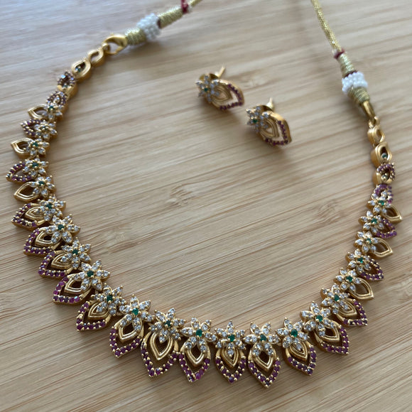 Elegant Leaf Necklace