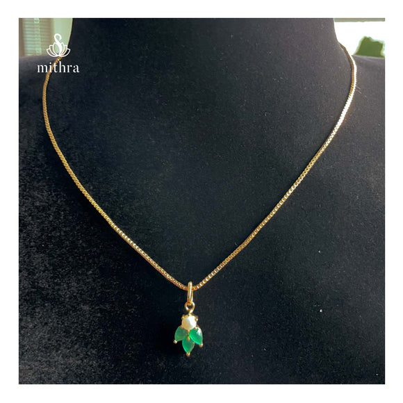 Pearl and green stone Pendant Set