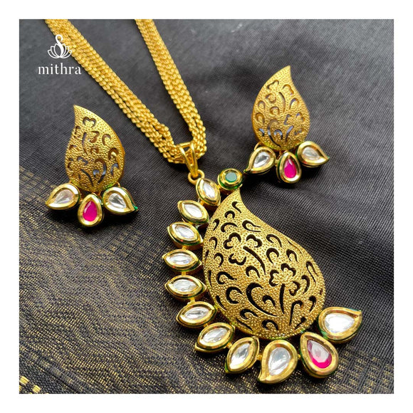 Elegant Kundan Necklace